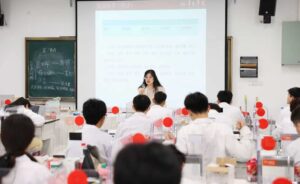 名企办学育英才！茅台学院两名毕业生闪耀白酒“国评”