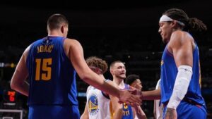 掘金大胜勇士！约基奇三节26+9+9 穆雷23+8 库里生病缺阵