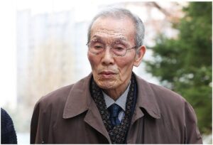 81岁韩国演员吴永洙涉猥亵案二审被判无罪，曾在《鱿鱼游戏》中饰演“001号爷爷”