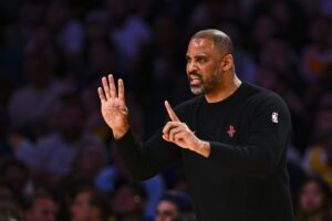 乌度卡：今日首发不变 会继续利用好进攻篮板的优势