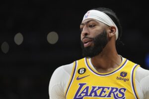 球哥：也许湖人当初不该去追浓眉的 不过他们也夺冠了所以也无妨