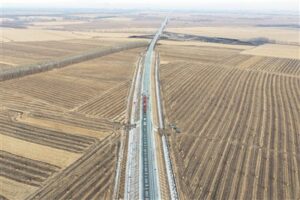 画里有话丨高铁“破冰”助力发展振兴