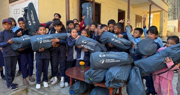 两千余名尼泊尔学生获赠中国爱心“体育包”