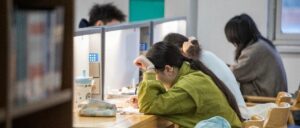 最新数据公布！考研报名人数又降了，三年少了131万人