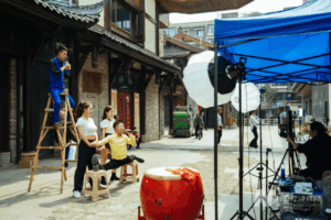 微短剧市场规模破500亿元，首超电影票房！老人付费最多，占比超四成