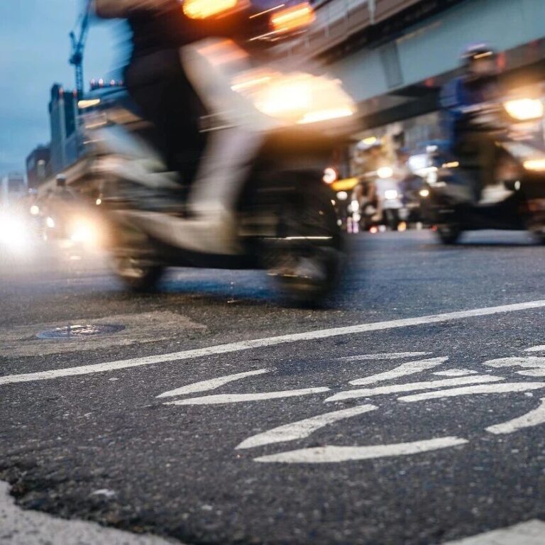 电动自行车新国标实施，关于带小孩、超速急刹、安装后视镜等关键问题，行业协会最新回应