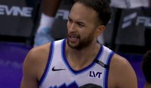 手上活还在！李凯尔单打卡佩拉 转身勾手柔和命中！