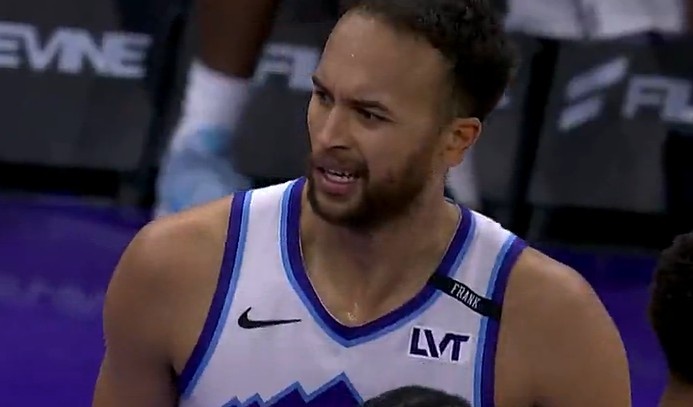 手上活还在！李凯尔单打卡佩拉 转身勾手柔和命中！