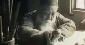 19岁妻子离世，他跪棺3天3夜发毒誓：这辈子不娶了，我是来赎罪的