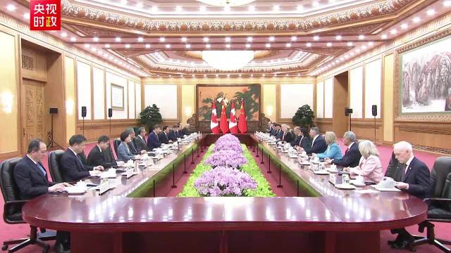 习近平会见加拿大总理卡尼