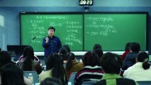 一个“反PPT主义者”决定上一门“十年不重复”的理论课