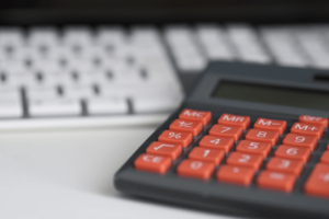 新华社：多地中小学取消期末统考，释放什么信号？