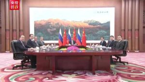 独家视频丨习近平：中俄两国要把握历史契机 确保中俄关系继续沿着正确轨道不断发展