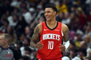 高炮台发威！小贾巴里·史密斯12中5砍下22分10板 罚球11中9