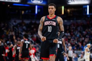 乌度卡：大家往往更关注小贾得分 他在攻防两端的全面性才是关键