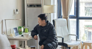 新春走基层 ·见喜｜我给不了父亲想要的，智能音箱给了