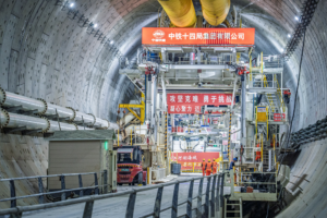 世界最大水下盾构隧道双层贯通