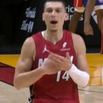 真横啊！希罗连续3记三分打得活塞仅剩1个暂停 第三节还有4分多钟