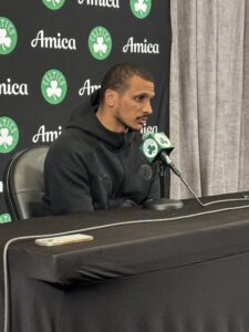 卖关子！塔图姆今日复出有上场时间限制吗？马祖拉：我不知道